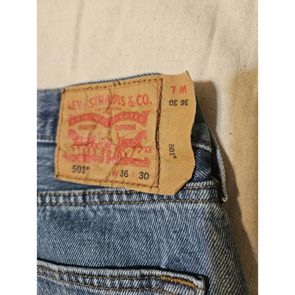 Levi's 501 Original Fit Jeans Mens 36x30 Medium Wash Blue Denim 00501-0000
